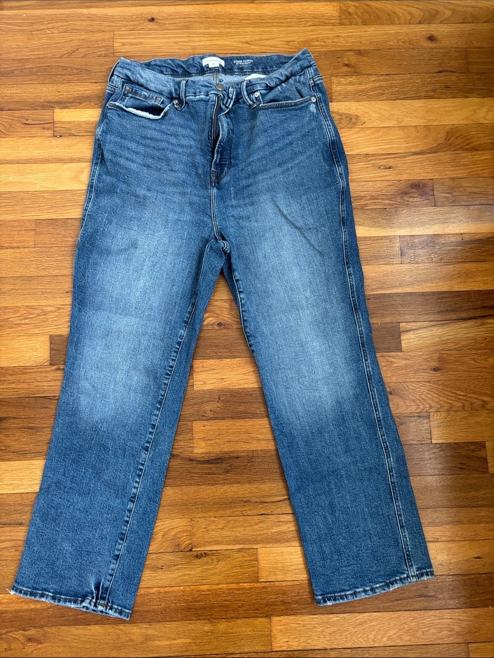 Good American Straight-Leg Jeans in Mid Blue Wash